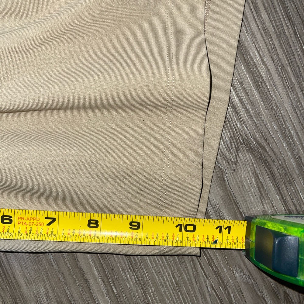 lululemon athletica Black and Tan Men Shorts Flat Front - Picture 7 of 13